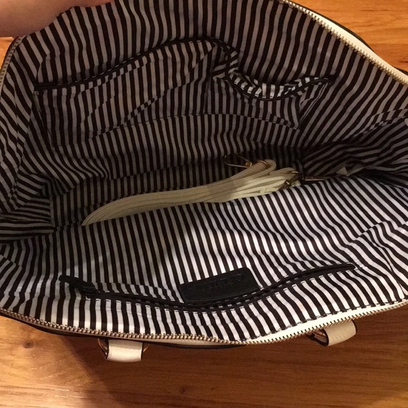 White purse - Picture 3 of 3